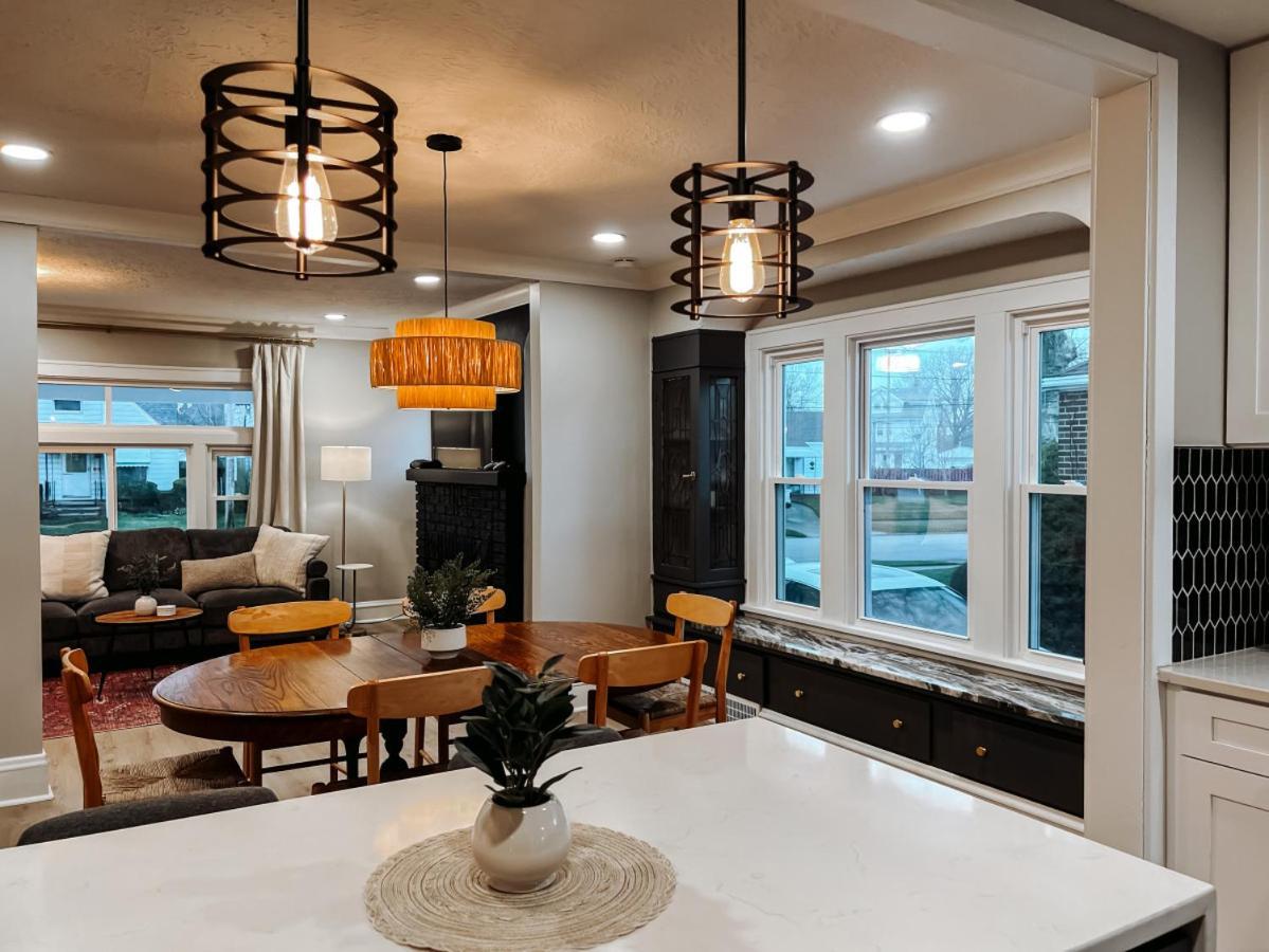 Large 4 Bedroom Recently Renovated With Hot Tub クリーブランド エクステリア 写真